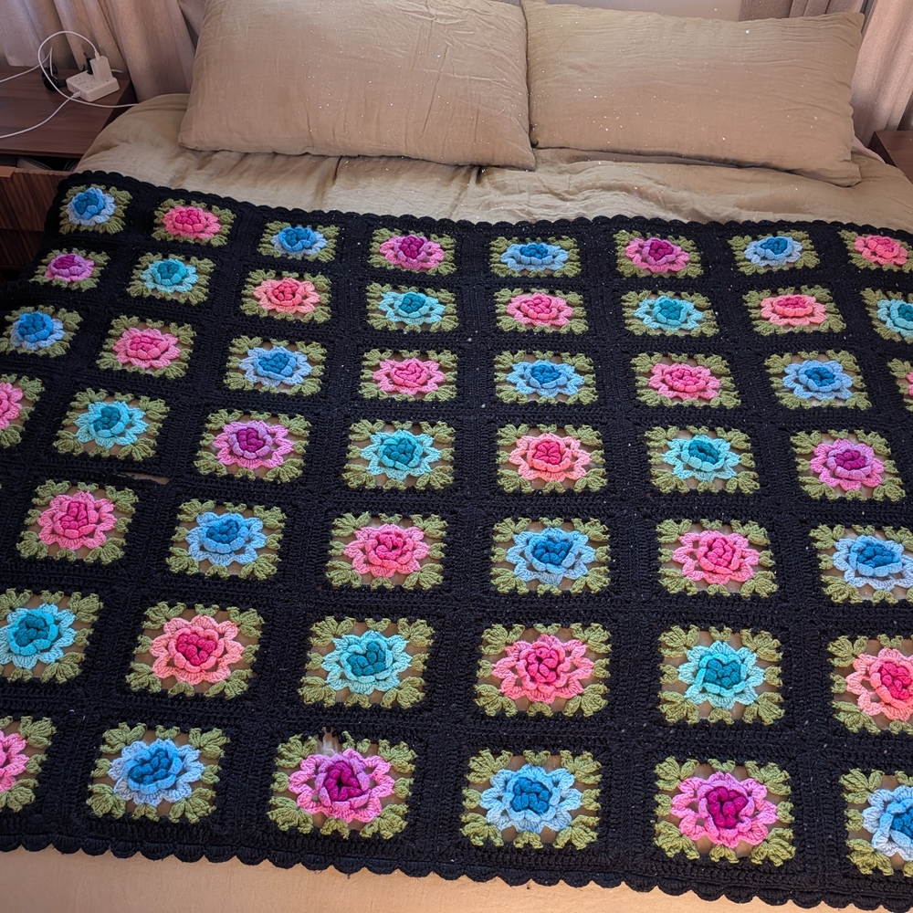 Vintage Crochet Granny Square Floral Blanket Black Boho Cottagecore Throw 56x79 - Picture 3 of 12
